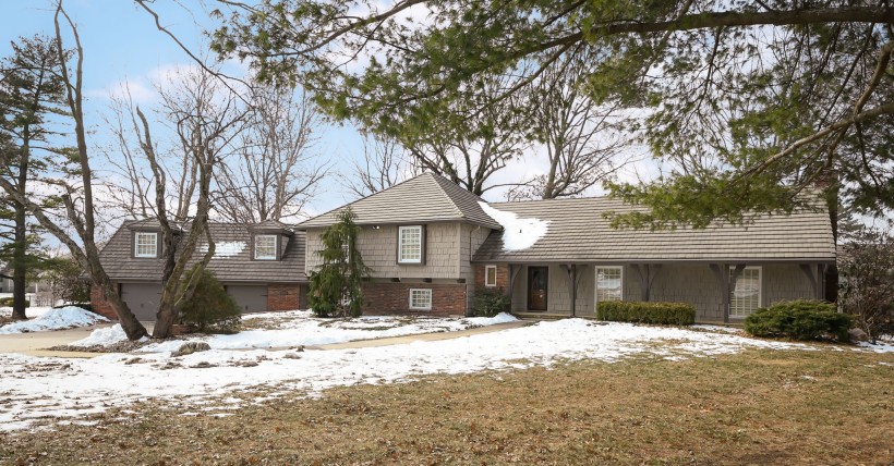 Pending: 15328 Stearns Street, Overland Park, KS 66221